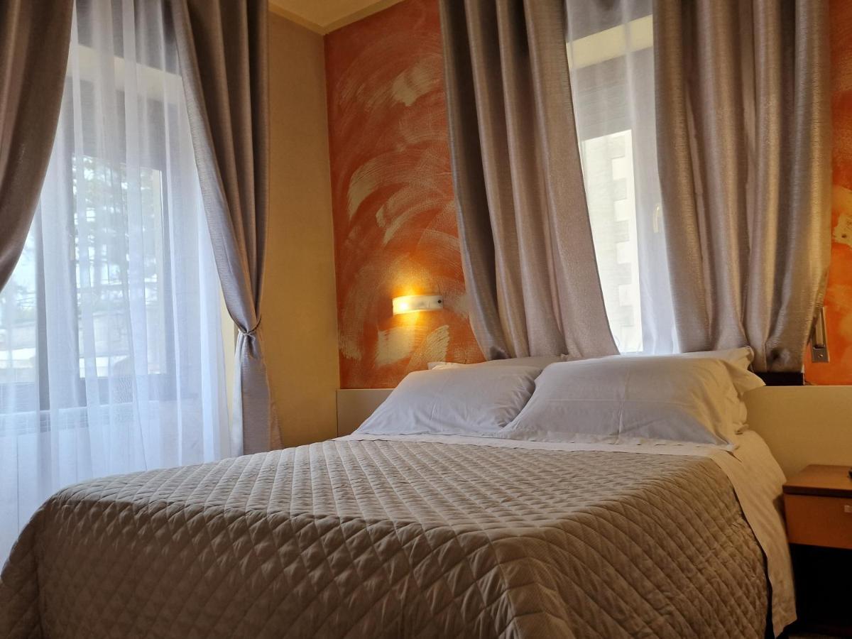 Hotel La Rocca ซานมารีโน ภายนอก รูปภาพ