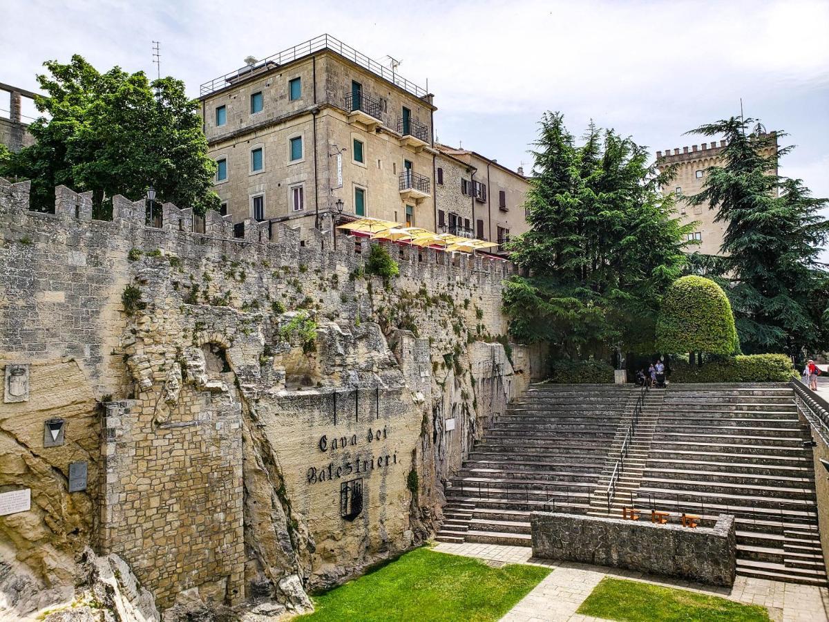 Hotel La Rocca ซานมารีโน ภายนอก รูปภาพ