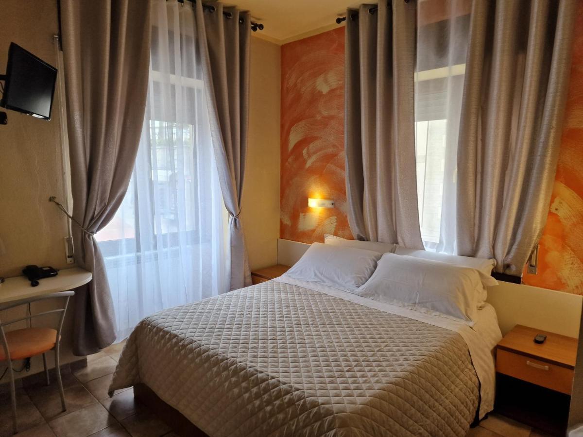 Hotel La Rocca ซานมารีโน ภายนอก รูปภาพ