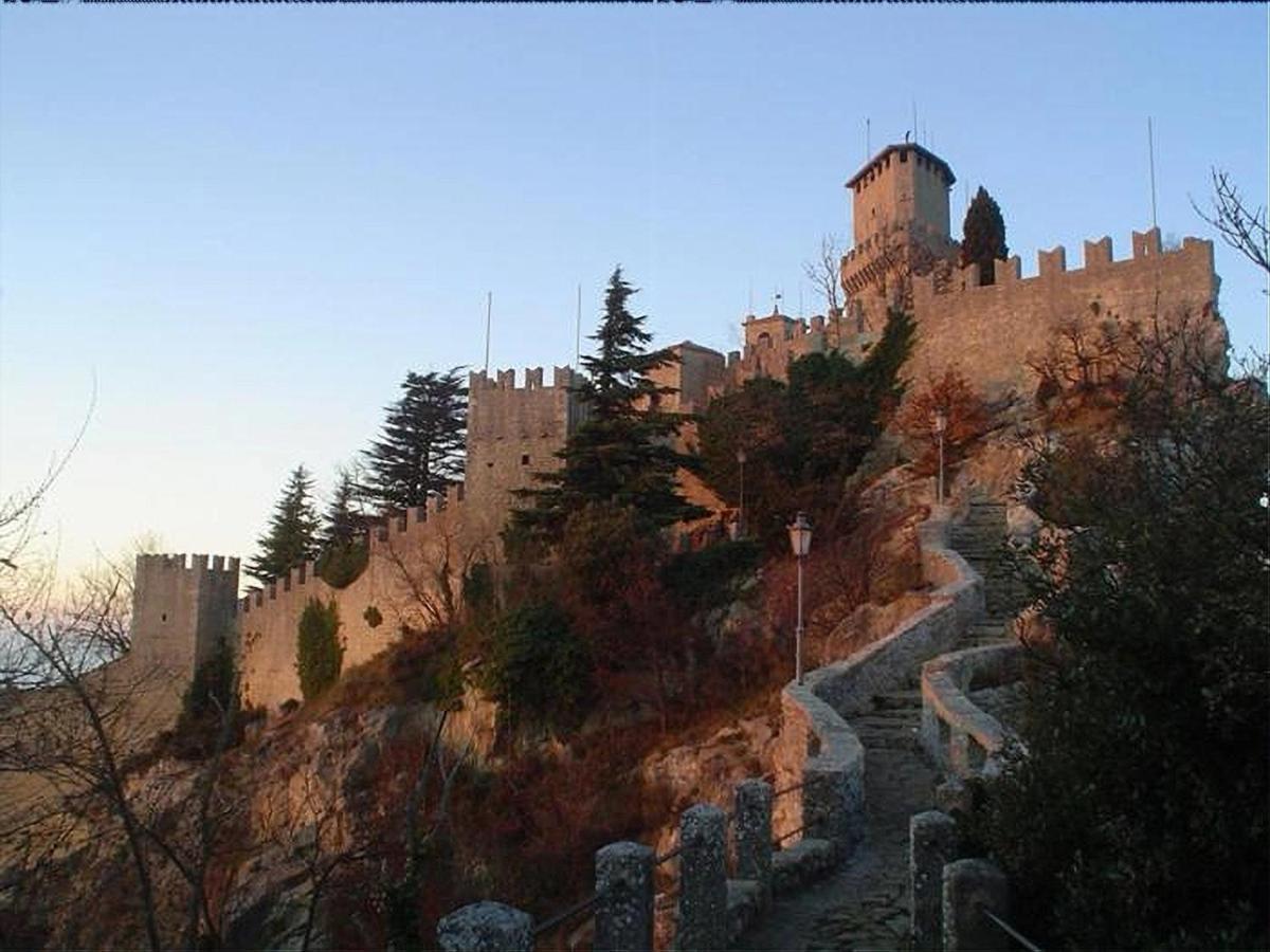 Hotel La Rocca ซานมารีโน ภายนอก รูปภาพ