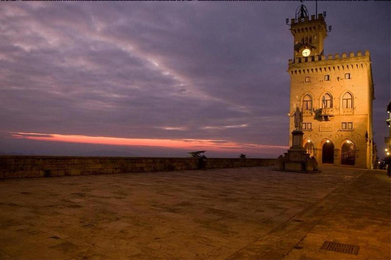 Hotel La Rocca ซานมารีโน ภายนอก รูปภาพ