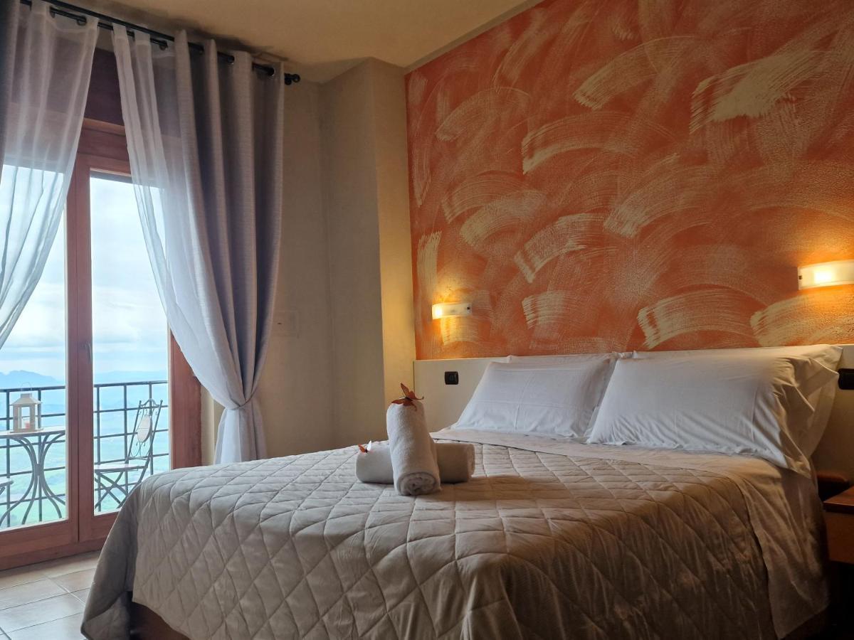 Hotel La Rocca ซานมารีโน ภายนอก รูปภาพ